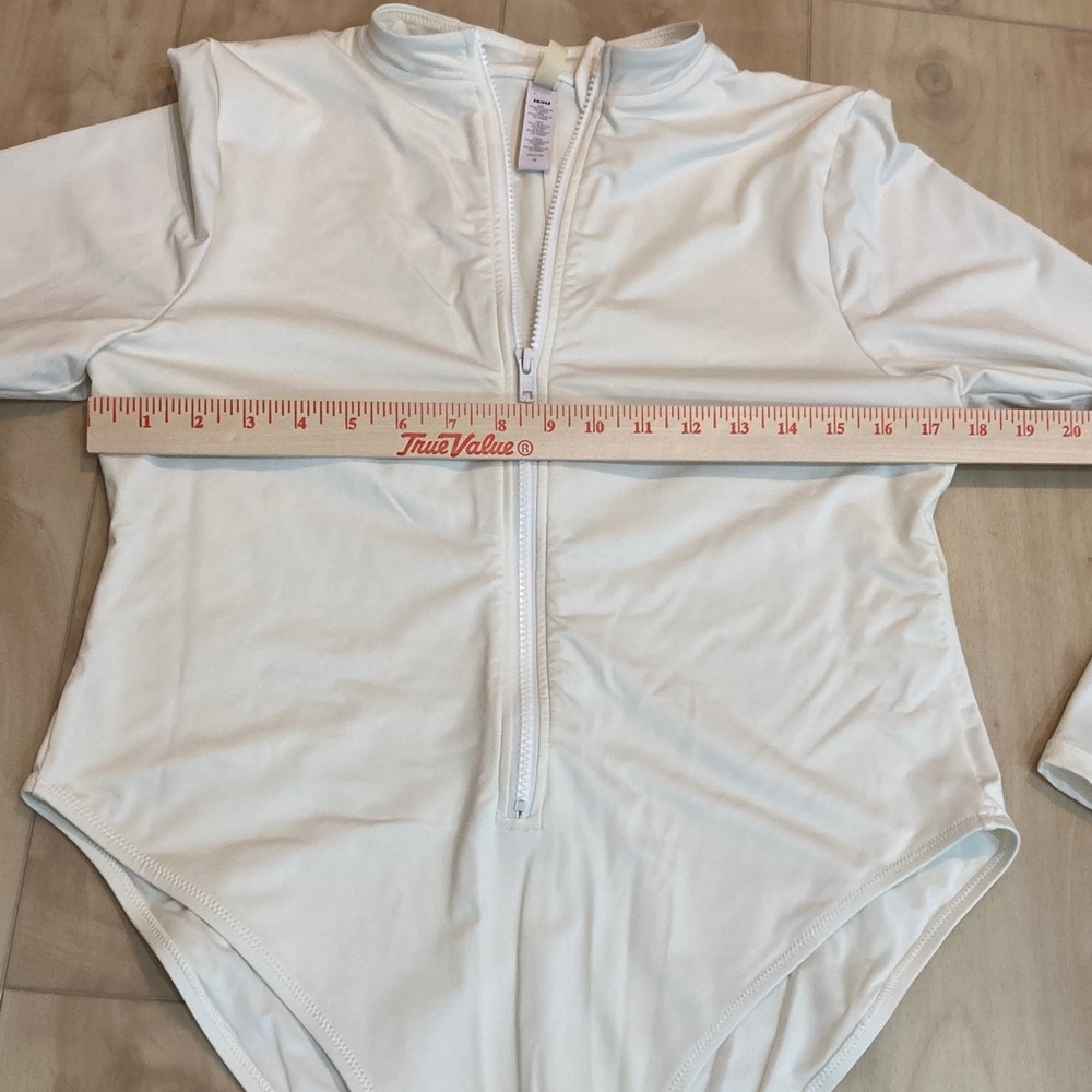 Skims “fits everybody” long sleeve full zip bodysuit - Picture 5 of 12